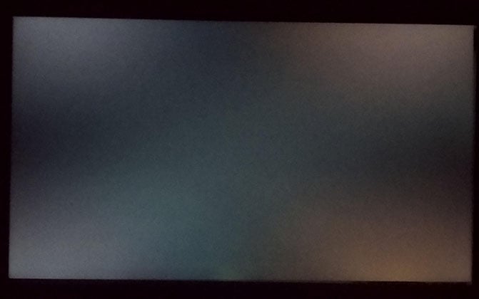monitor ips świeci