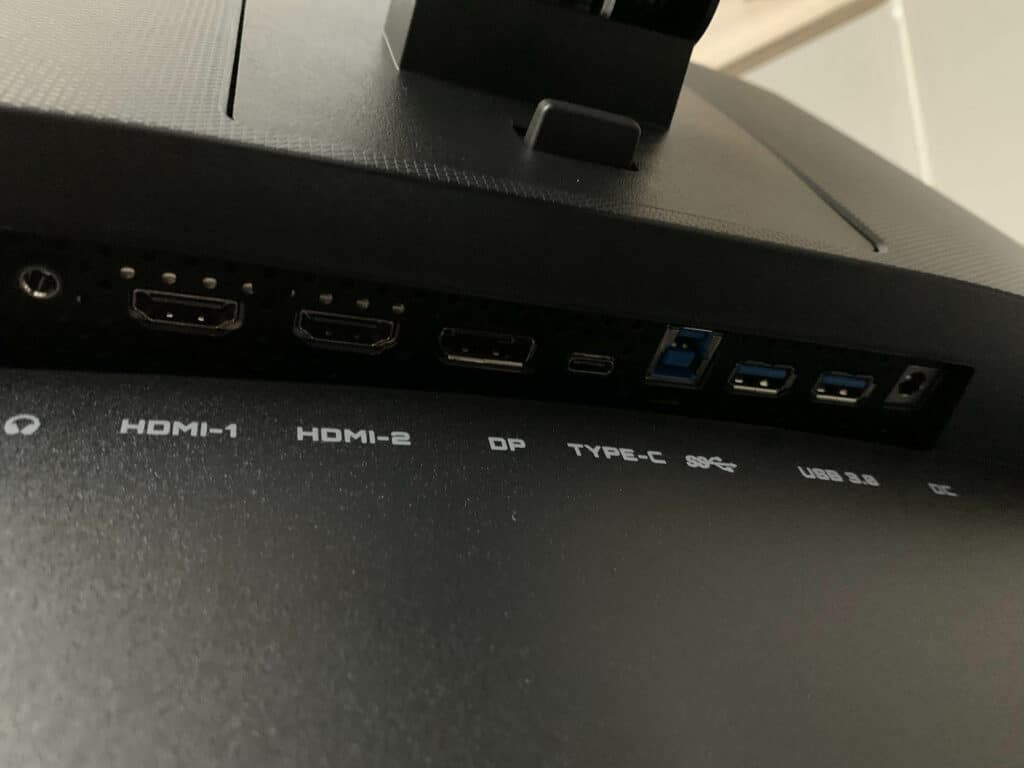 Gigabyte M32QC Ports